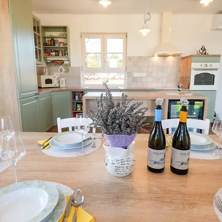 Anima Calma Filipana- Family Surrounded With Vineyards And Olive Groves Villa Filipana