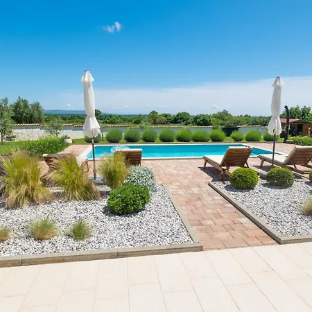 Anima Calma Filipana- Family Surrounded With Vineyards And Olive Groves Filipana